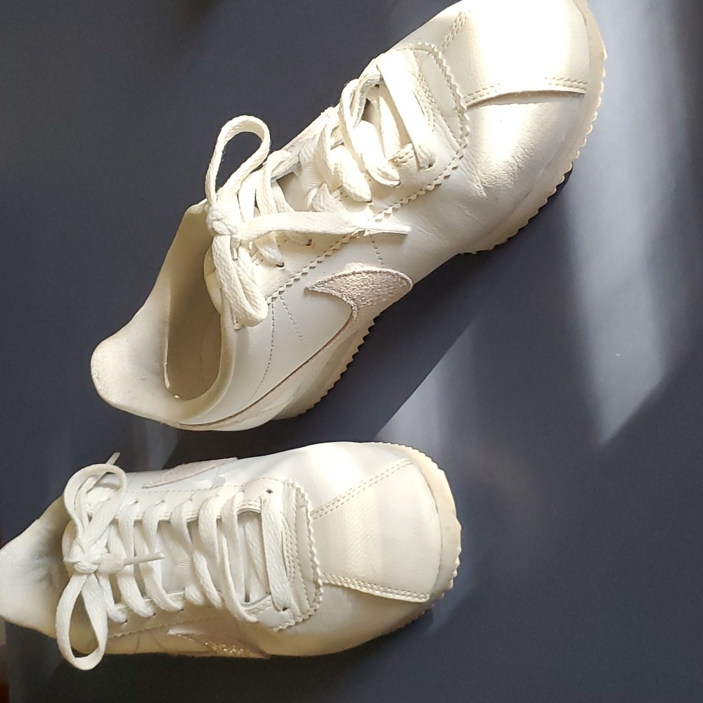 .nike tennis shoes